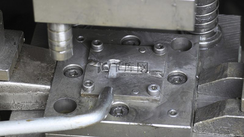 苏州模具配件淬火加工：揭秘其重要性及工艺要点