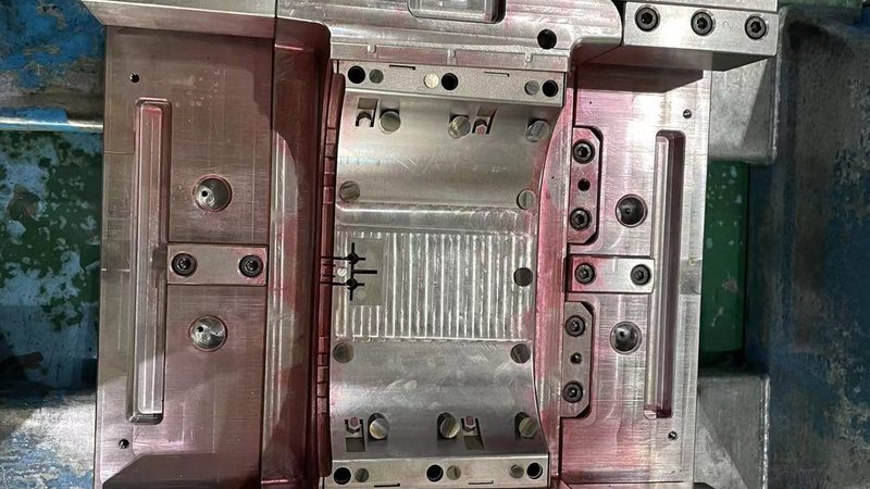 模具加工设备型号参数对比：揭秘高效生产背后的秘密