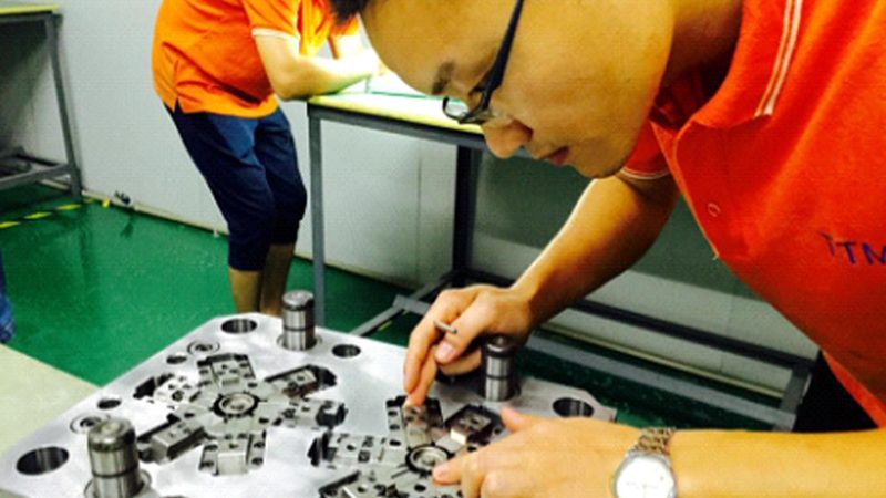 硅胶模具安装流程详解：关键步骤与注意事项**