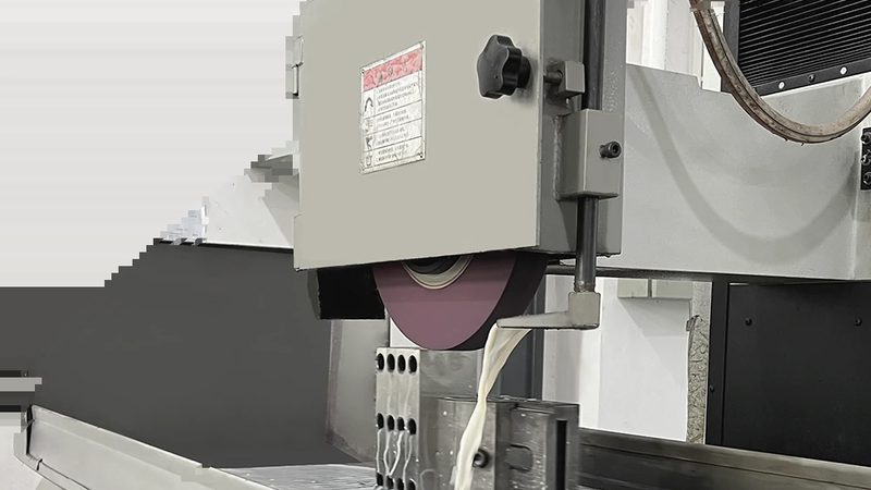 大型模具制造厂加工费用构成解析**