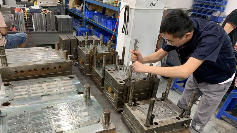 注塑模具材质选择：关键因素与误区解析**